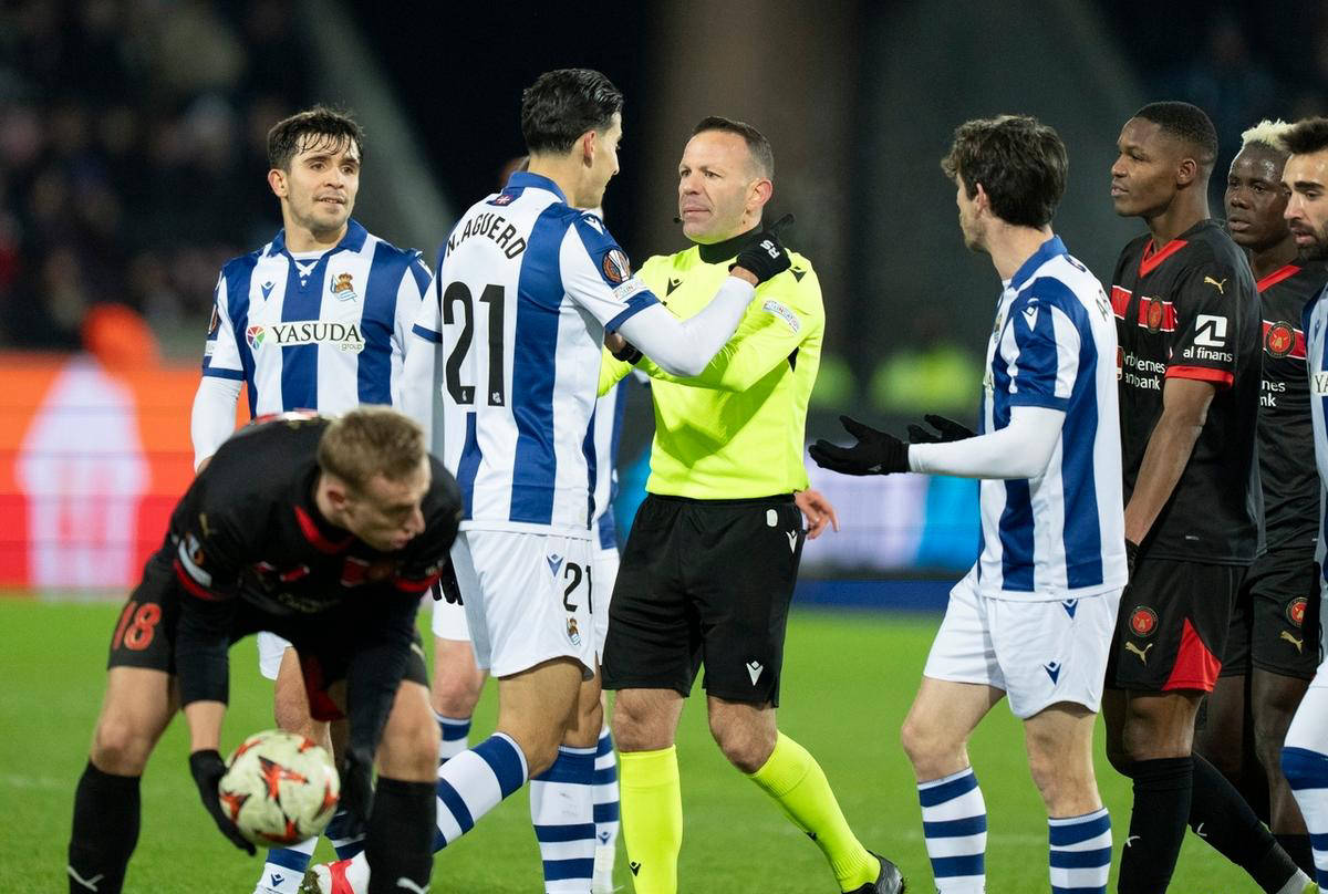 关于曼城客场胜皇家社会，提前确保小组头名的信息