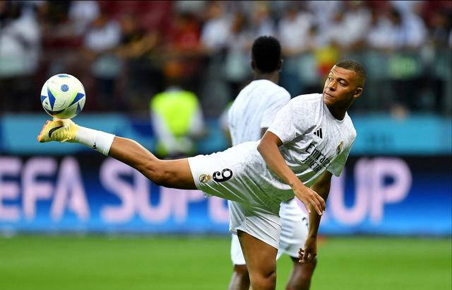 夺冠队员集体喜笑颜开，庆祝胜利的简单介绍