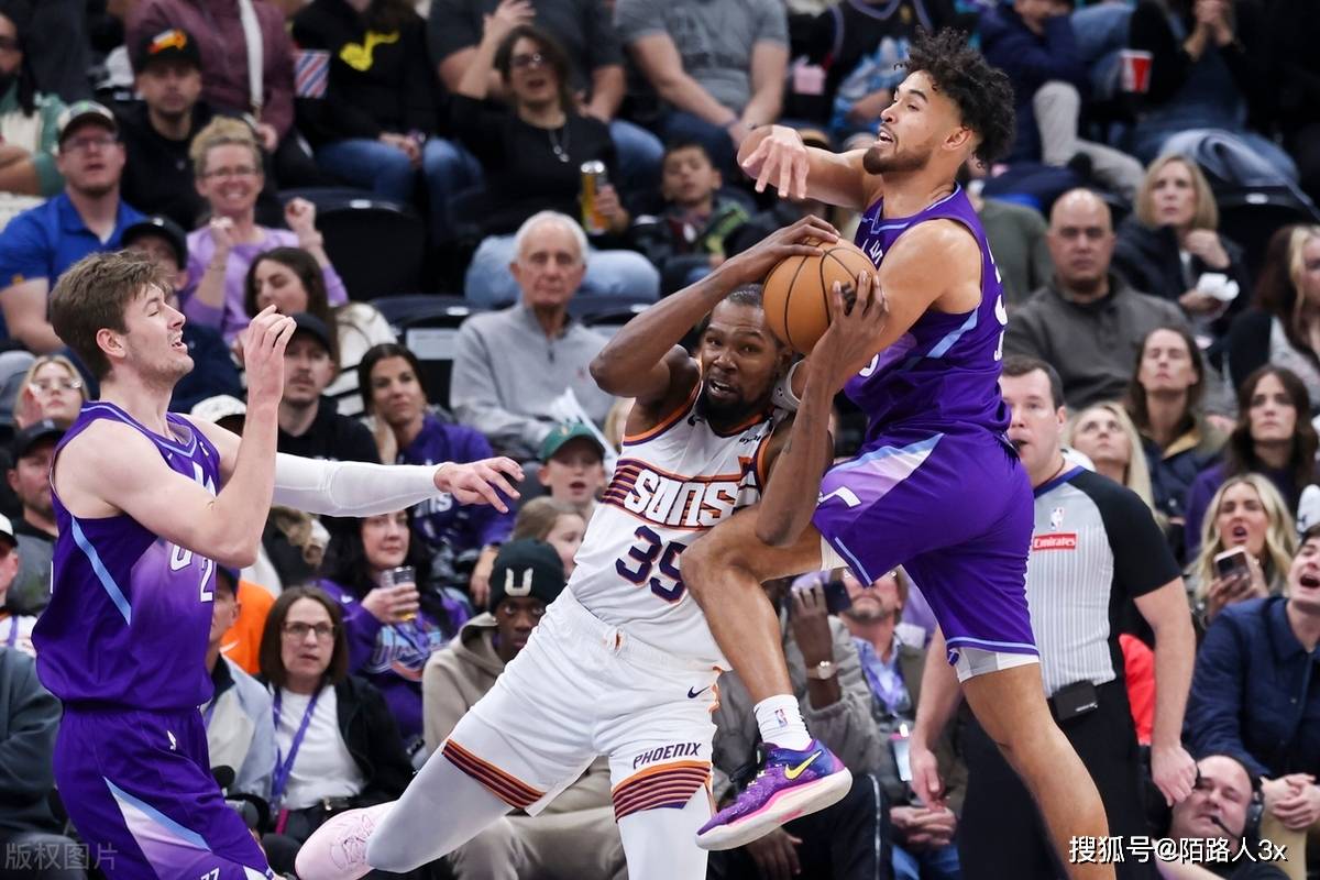 爵士队客场逆转对手，取得惊险胜利的简单介绍