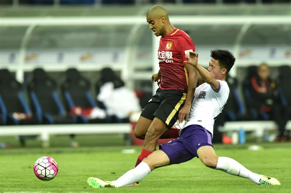 恒大客场战胜天津泰达,领跑中超积分榜 恒大客场战胜天津泰达,领跑中超积分榜