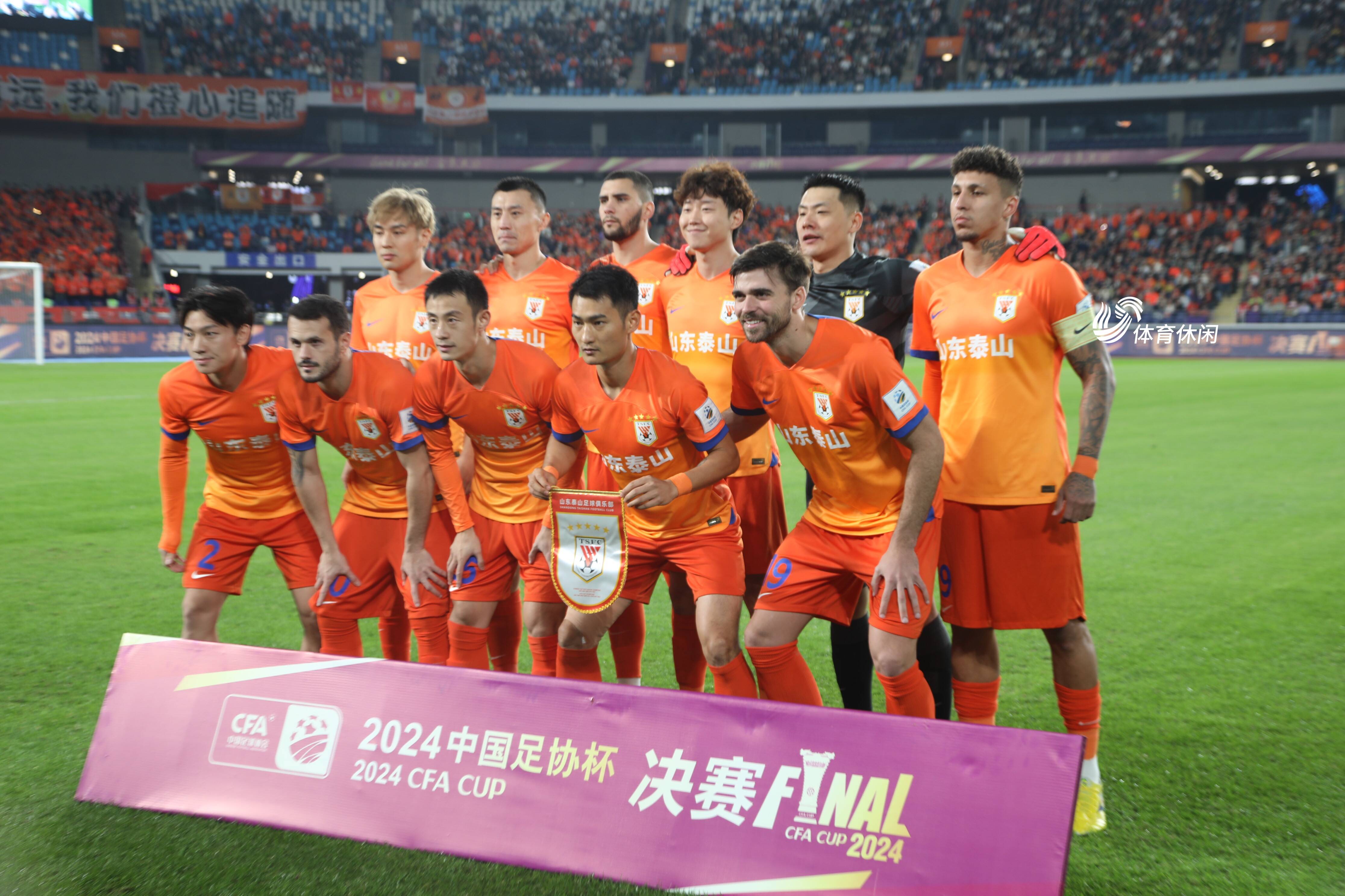 亚洲足球比赛备战紧张,球队士气高昂争夺冠军 亚洲足球比赛备战紧张,球队士气高昂争夺冠军