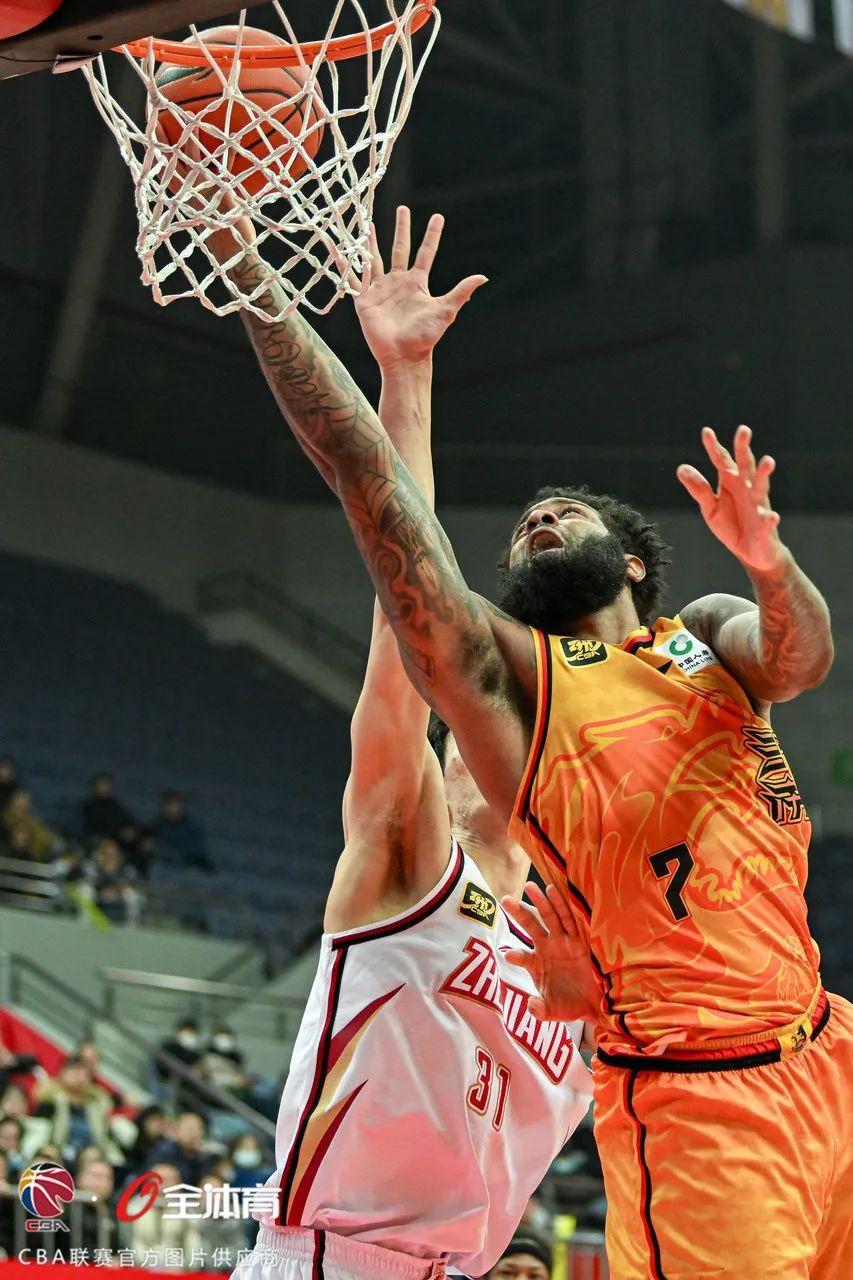 南美球队奋力拼搏,国际篮球比赛场上展现拼劲 南美球队奋力拼搏,国际篮球比赛场上展现拼劲