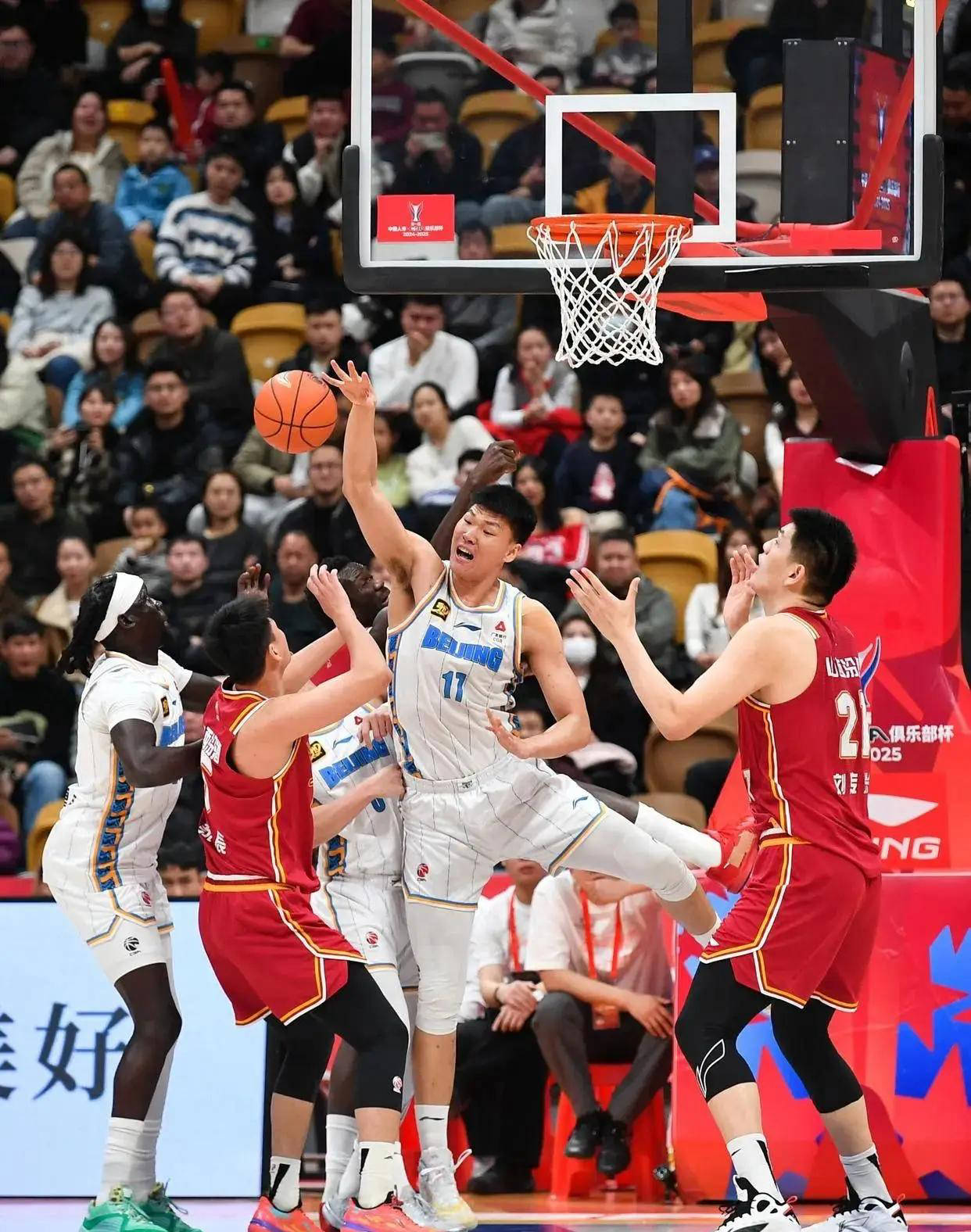 球队连续取胜晋级，备战下一轮比赛