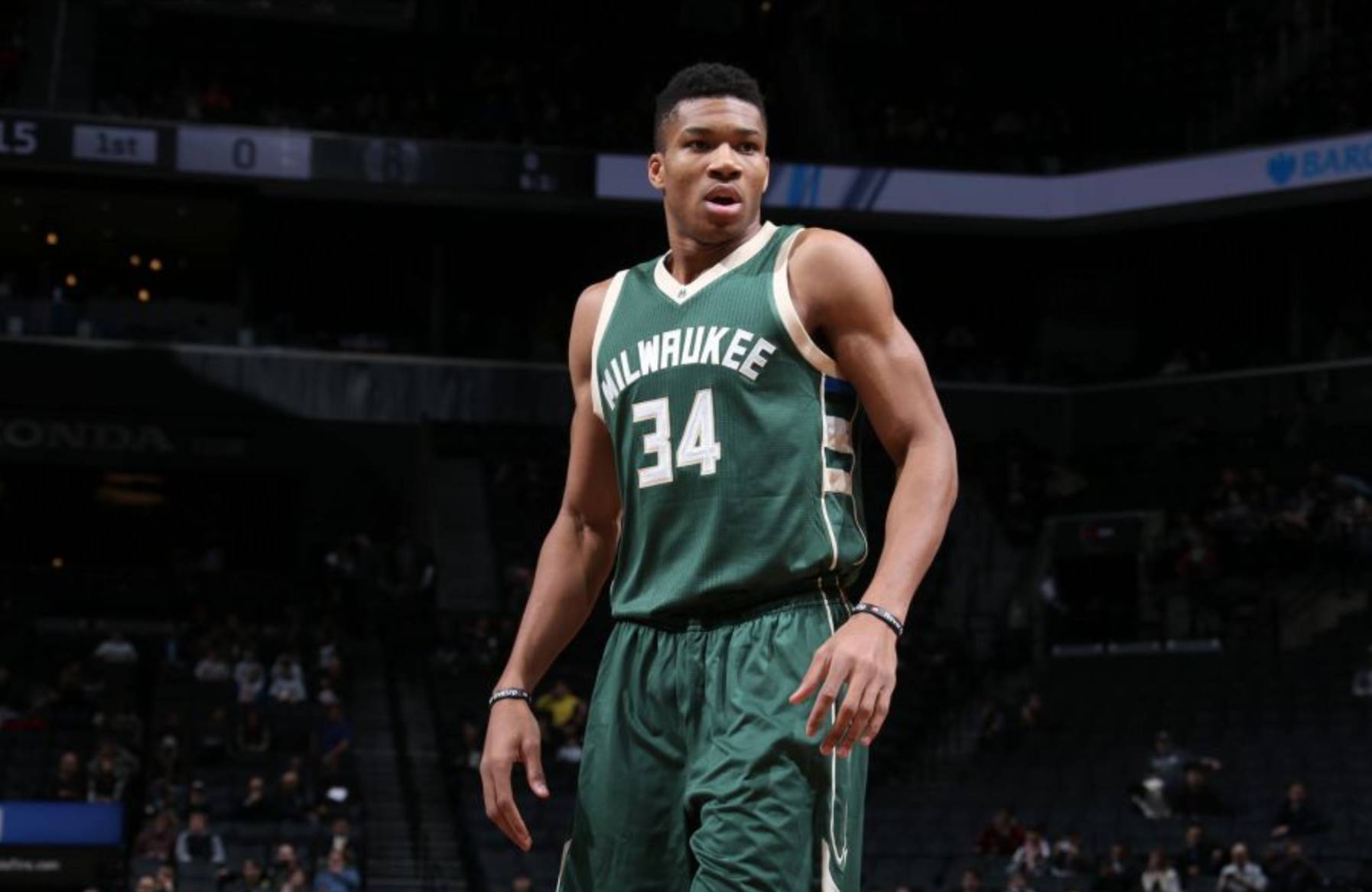 字母哥狂砍引发争议分，湖人迎来新赛季高光！