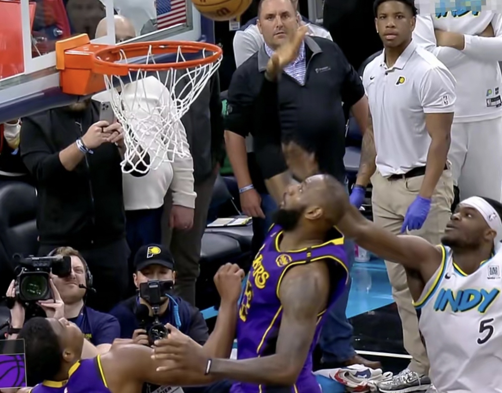 巴特勒绝杀时刻，詹姆斯点燃赛场，三连败迎来胜利！