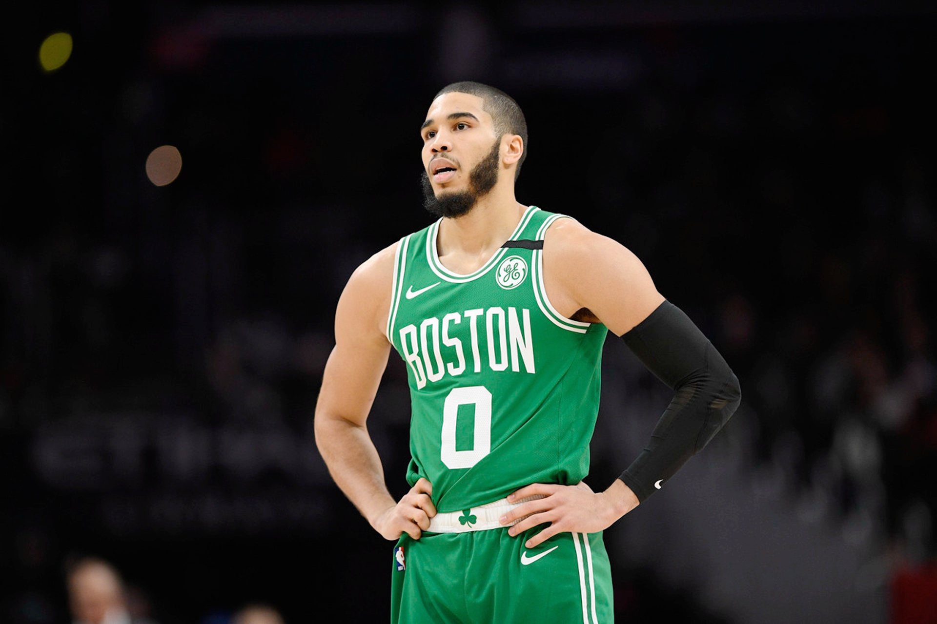 塔图姆回归赛场，突破纪录首场状态亮眼，切尔西观众沸腾！